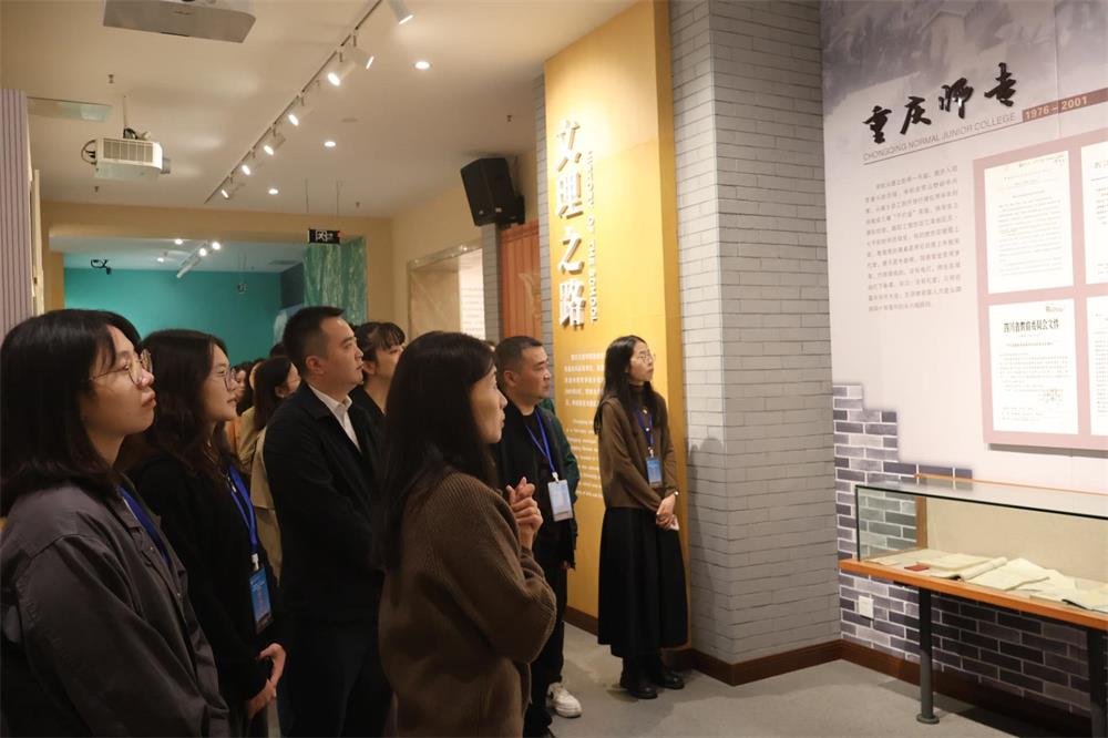 参观1.jpg