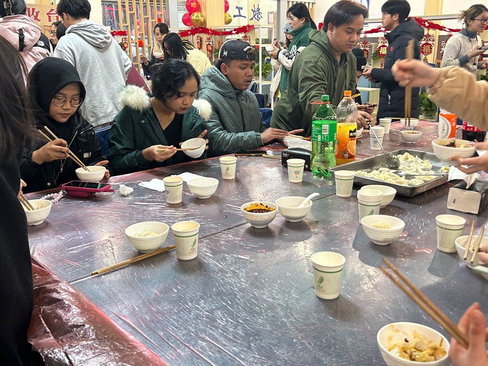 吃饺子1.png